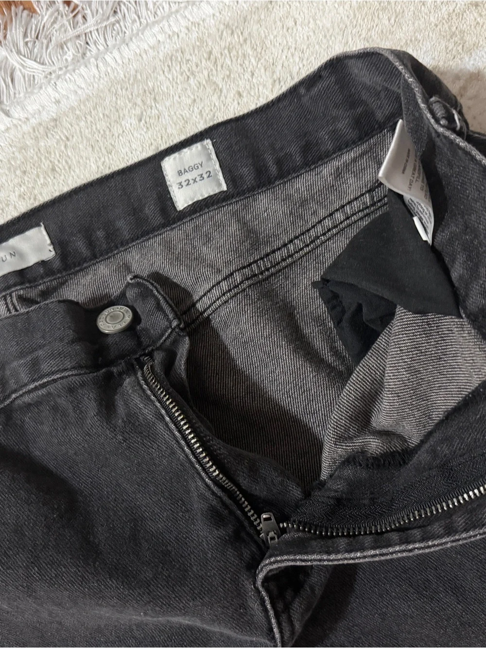 Black Men's PacSun Baggy Cargo Pants - Durable Utility Style